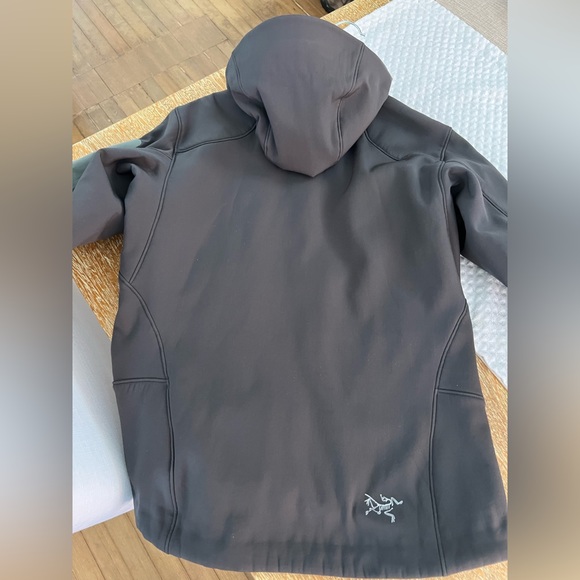 Arc’teryx Shell Jacket - Picture 5 of 6